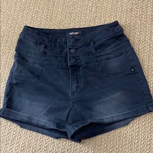 Comfy Refuge dark grey shorts